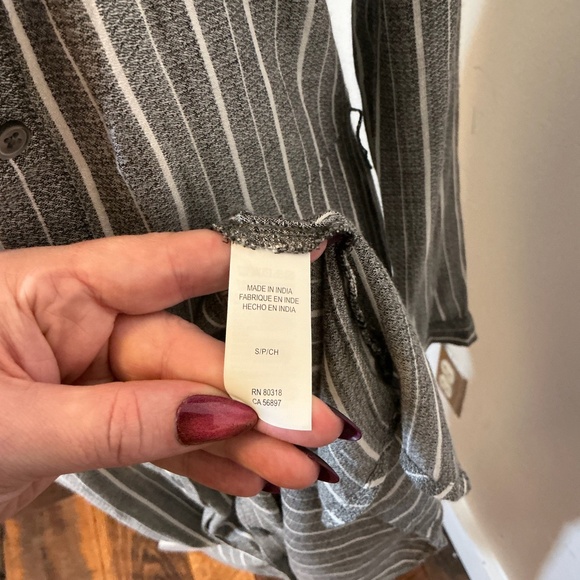 Lucky Brand Gray White Striped Button Top Size Small - Picture 11 of 11